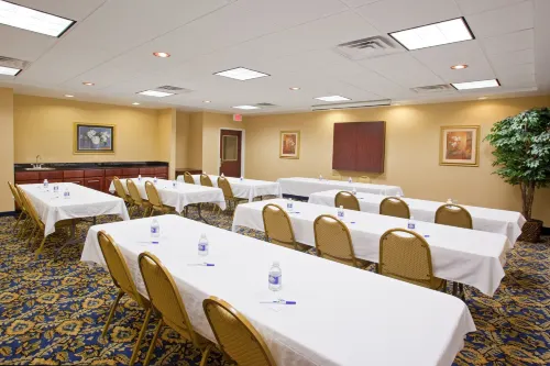 Holiday Inn Express & Suites Cleveland-Richfield Espaces Affaires Photos