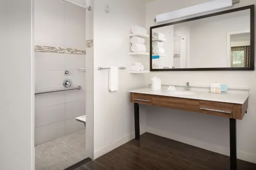 Hampton Inn & Suites by Hilton Phoenix Tempe Rooms Photos