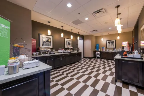 Hampton Inn & Suites by Hilton Phoenix Tempe Featured Photos