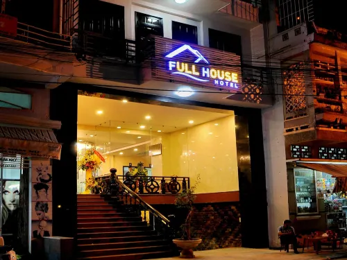 Full House Hotel Esterni Photos