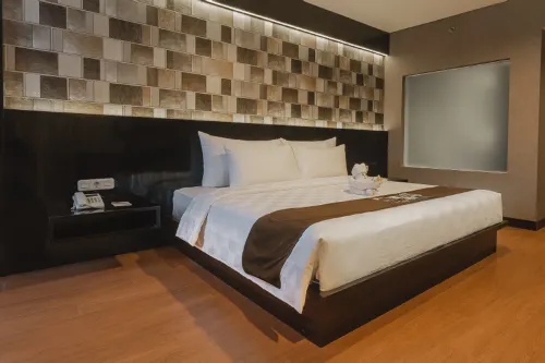 Royal Regantris Cendana Kamar Photos