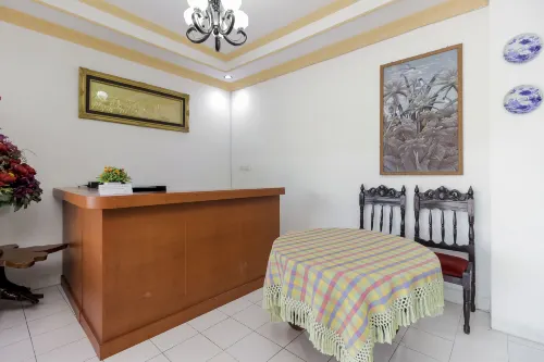 RedDoorz Near Sam Ratulangi Airport Manado Espaces publics Photos