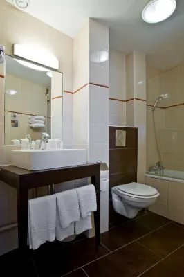 Kyriad Dijon - Gare Rooms Photos