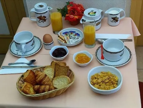 Hotel des Lys Dining Photos