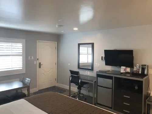Pacific Inn Monterey Rooms Photos
