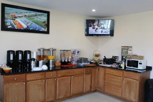 SureStay Plus by Best Western Windsor Ăn uống Photos