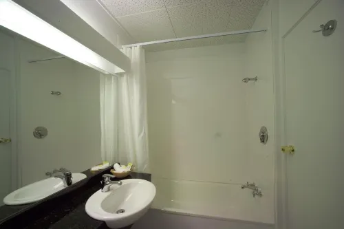 Brentwood Hotel Photos