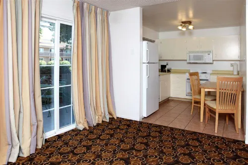 Granada Inn Photos