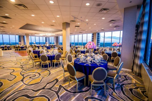 DoubleTree by Hilton Chicago - North Shore Conference Center تناول الطعام Photos