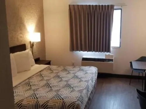 Motel 6 Elk Grove Village, IL - O'Hare Photos