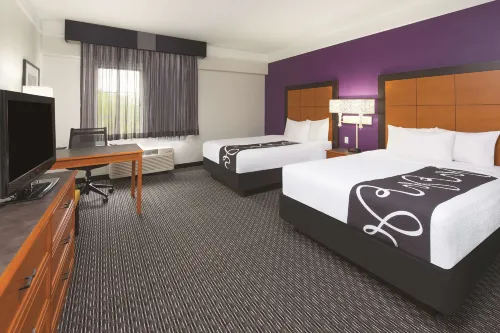 La Quinta Inn & Suites by Wyndham Miami Airport East Zimmer Photos
