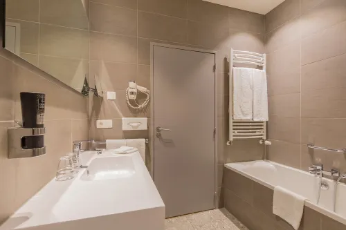 Leonardo Hotel Antwerp the Plaza Rooms Photos