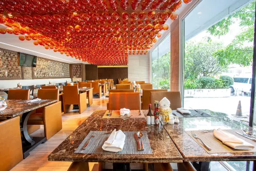 Graceland Hotel Bangkok Restauration Photos