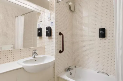 Days Inn by Wyndham Warwick South M40 Rooms Photos