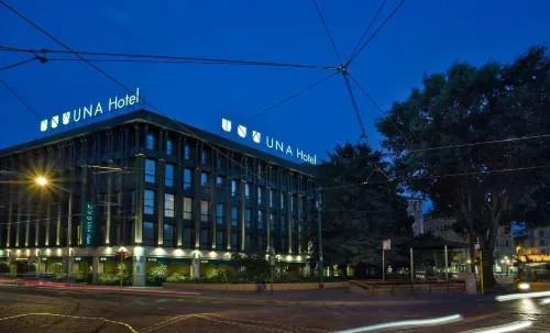 UNA HOTELS Cusani Milano Esterni Photos