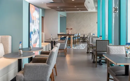 Holiday Inn Express Pensacola Beach Restauration Photos