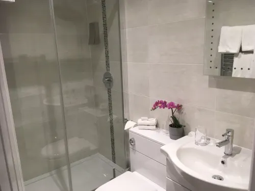Trumbles Gatwick B&B Photos