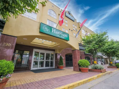 Harrison Lake Hotel Esterni Photos