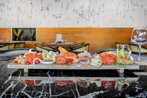 Neuchatel City Hotel Dining Photos