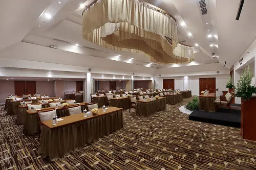 The Magani Hotel and Spa Fasilitas Bisnis Photos