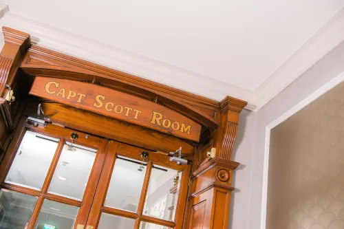 The Royal Hotel Cardiff Extérieur Photos