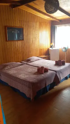 Kaimana Inn Rapa Nui Kamar Photos