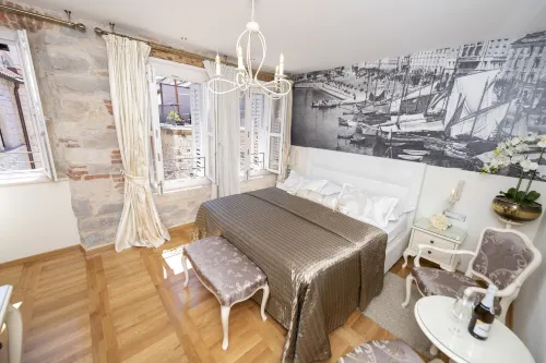 Gothic Palace Heritage Kamar Photos