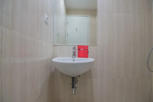 RedDoorz Apartment @ Sentul Tower Kamar Photos