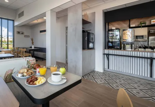 B&B HOTEL Saintes Restauration Photos