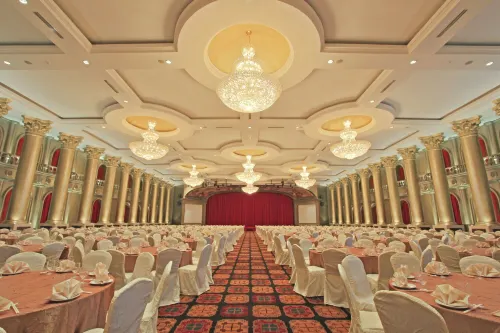 Harmoni One Convention Hotel and Service Apartments Makanan Photos