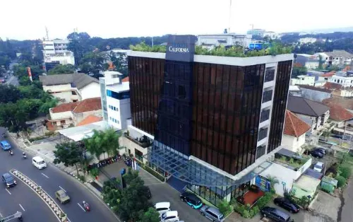 Hotel California Bandung Ngoại thất Photos