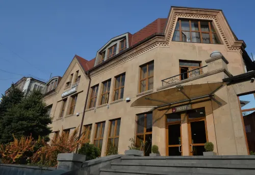 Yerevan Deluxe Hotel Exterior Photos