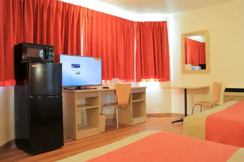 Motel 6 Enfield, CT - Hartford Rooms Photos