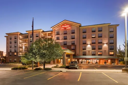 Hampton Inn & Suites Denver-Cherry Creek Exterior Photos