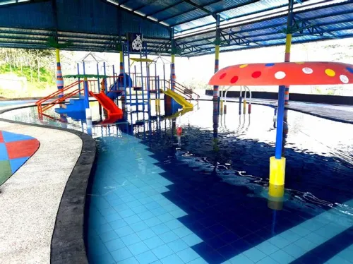 Royal Hotel and Outbound Trawas Loisirs et amusements Photos