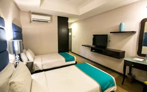 Queen Margarette Hotel - Downtown Rooms Photos