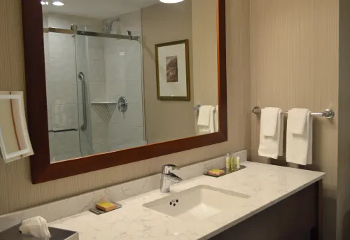 DoubleTree Fallsview Resort & Spa by Hilton - Niagara Falls Rooms Photos