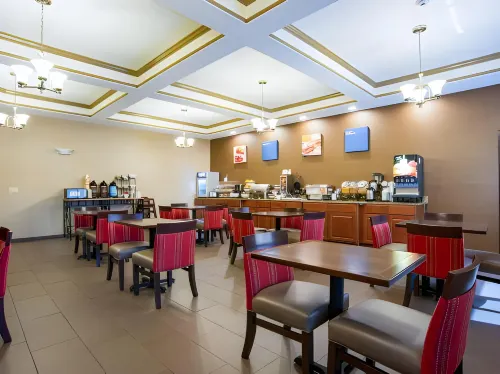 Clarion Hotel & Suites Hamden-New Haven Dining Photos