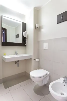 B&B Hotel Faenza Huoneet Photos