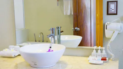 Vinh Hung Riverside Resort & Spa Rooms Photos