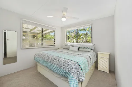 Flynns Beach Caravan Park Rooms Photos