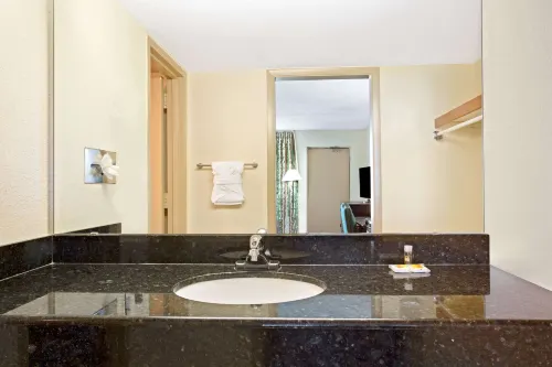 Days Inn by Wyndham Orlando Airport Florida Mall Camere Photos