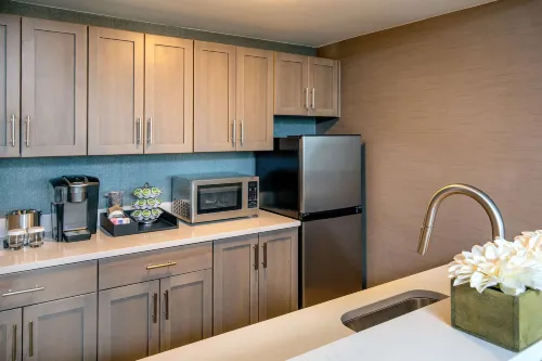 DoubleTree by Hilton Chicago - North Shore Conference Center Photos