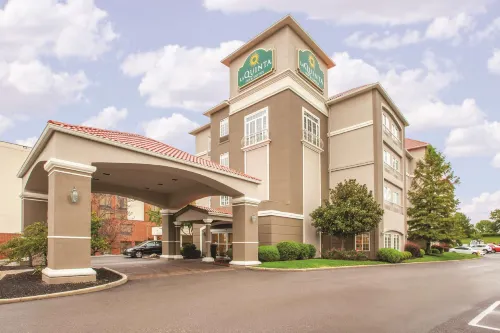 La Quinta Inn & Suites by Wyndham Cincinnati Airpt Florence Rooms Photos