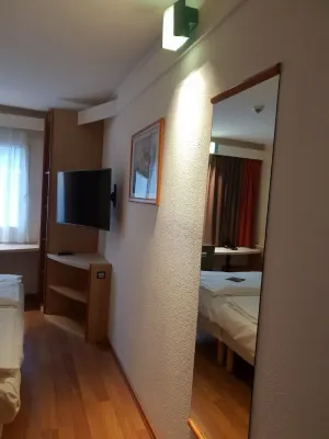 B&B Hotel Hamburg-Airport Huoneet Photos