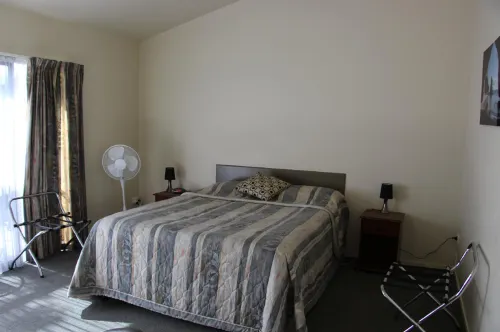 Peninsula Motel Photos
