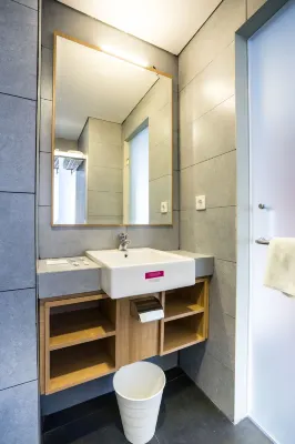 Maple Hotel Grogol Kamar Photos