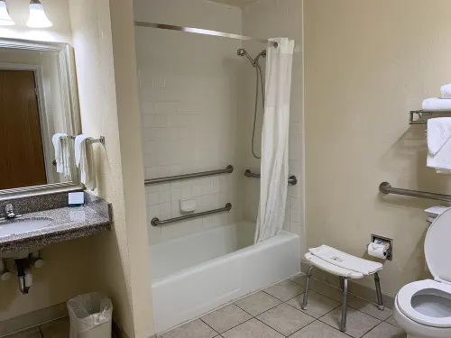 Quality Inn & Suites Pensacola Bayview Photos