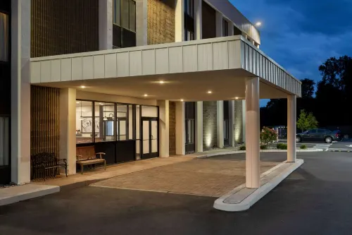 Super 8 by Wyndham Liverpool/Syracuse North Airport Exterior Photos