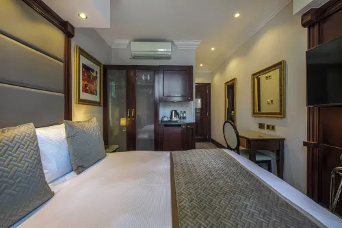 Hyde Park International Rooms Photos